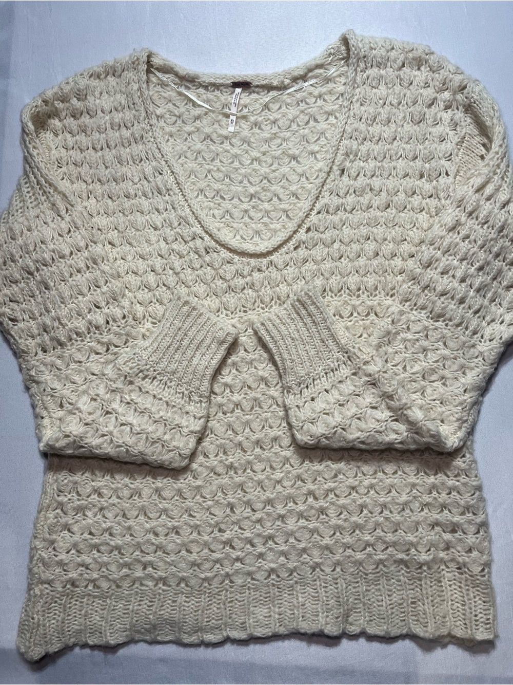Free People Women’s XSmall Cream Cable Knit V-Neck Long Sleeve Pull On Sweater